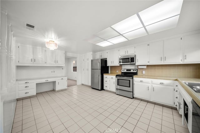 1277 Devon, Ventura, CA 93001 — photo 9 of 47