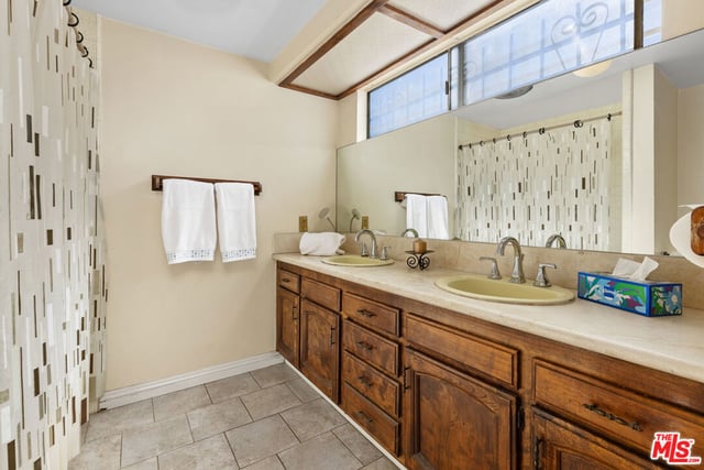 11619 Daleside Avenue, Hawthorne, CA 90250 — photo 10 of 18
