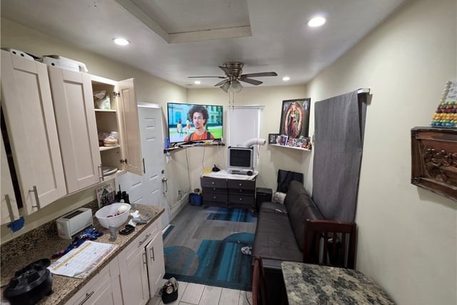 6302 Brynhurst, Los Angeles, CA 90043 — photo 13 of 20