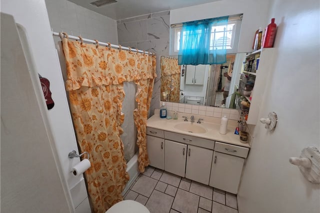 6302 Brynhurst, Los Angeles, CA 90043 — photo 5 of 20