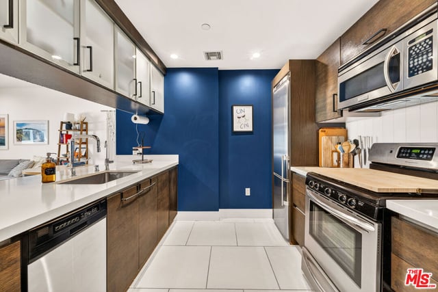 1700 Sawtelle Boulevard 208, Los Angeles, CA 90025 — photo 9 of 31