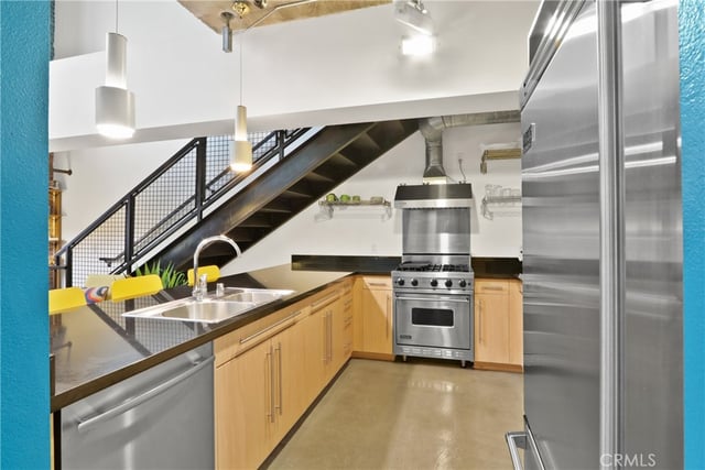 835 Locust 212, Long Beach, CA 90813 — photo 14 of 36