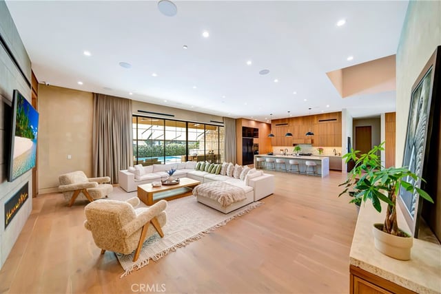 5507 Vanalden, Tarzana, CA 91356 — photo 8 of 75
