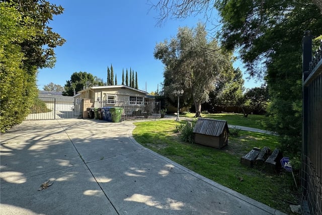 5504 Tyrone Avenue, Sherman Oaks, CA 91401 — photo 2 of 6