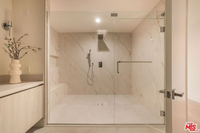 425 N Palm Drive 202, Beverly Hills, CA 90210 — photo 18 of 37