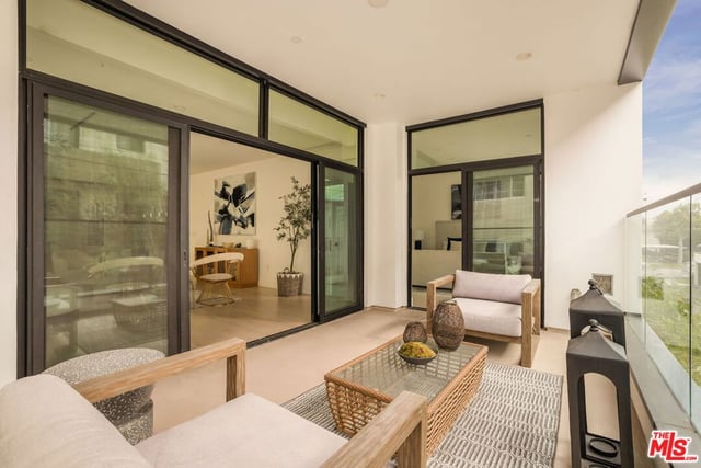425 N Palm Drive 202, Beverly Hills, CA 90210 — photo 4 of 37