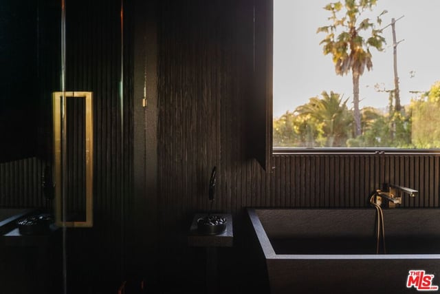 537 N Alta Vista Boulevard, Los Angeles, CA 90036 — photo 19 of 29