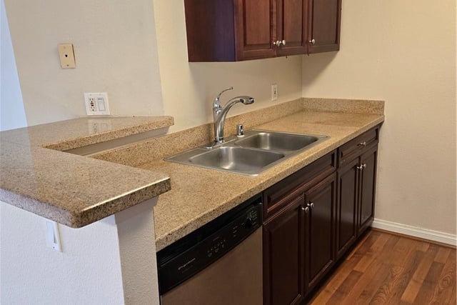 5520 Owensmouth Avenue 313, Woodland Hills, CA 91367 — photo 5 of 40