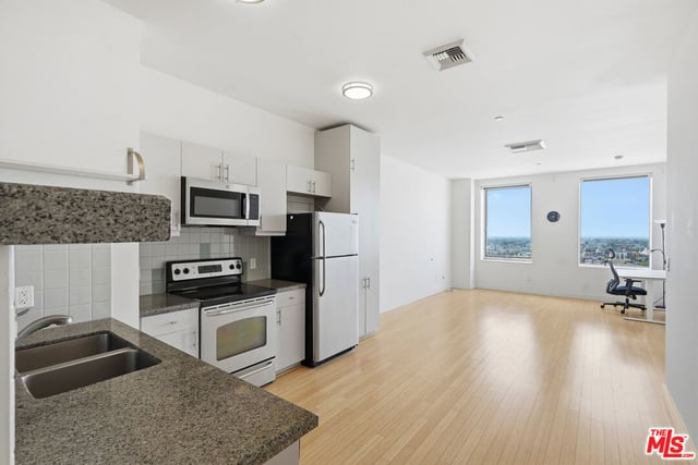 3810 Wilshire Boulevard 1609, Los Angeles, CA 90010 — photo 11 of 29