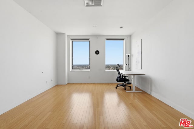 3810 Wilshire Boulevard 1609, Los Angeles, CA 90010 — photo 2 of 29