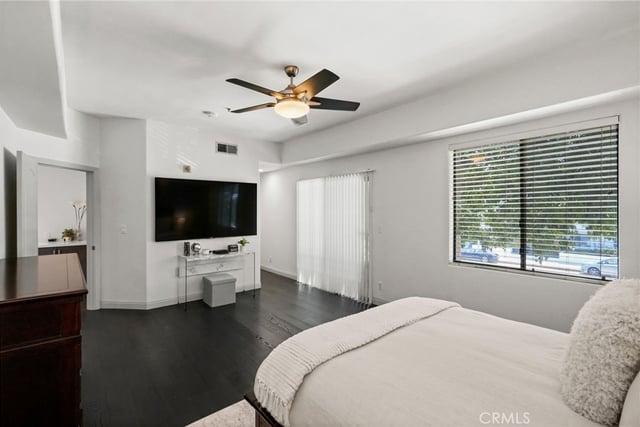 4477 Woodman Avenue 202, Sherman Oaks, CA 91423 — photo 10 of 30