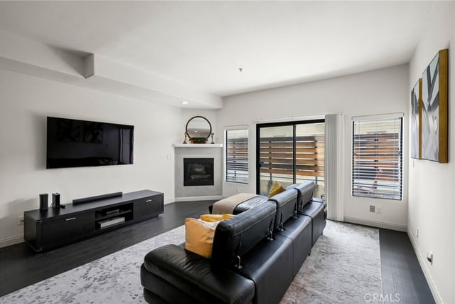 4477 Woodman Avenue 202, Sherman Oaks, CA 91423 — photo 3 of 30