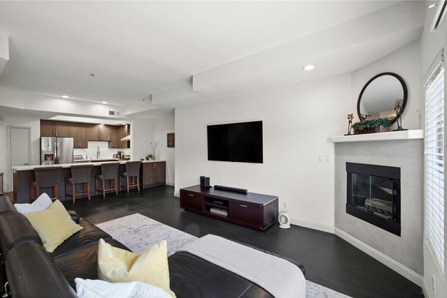 4477 Woodman Avenue 202, Sherman Oaks, CA 91423 — photo 4 of 30