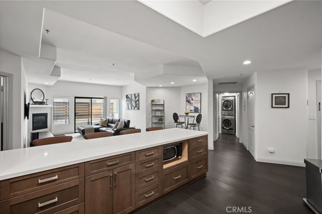 4477 Woodman Avenue 202, Sherman Oaks, CA 91423 — photo 8 of 30