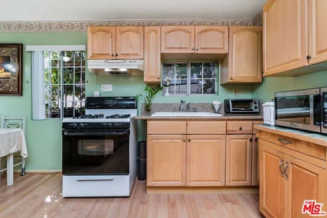 339 N Rampart Boulevard, Los Angeles, CA 90026 — photo 9 of 28