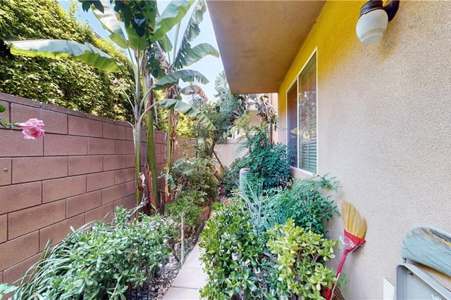10351 Diamond, Pacoima, CA 91331 — photo 18 of 43