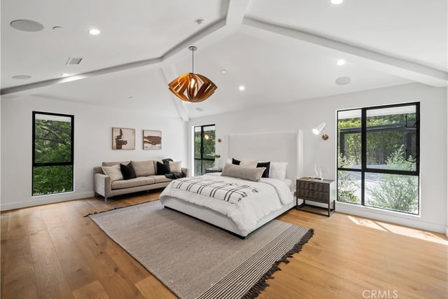 16105 Clear Oak Drive, Encino, CA 91436 — photo 14 of 44