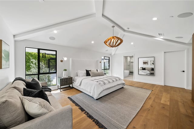 16105 Clear Oak Drive, Encino, CA 91436 — photo 17 of 44