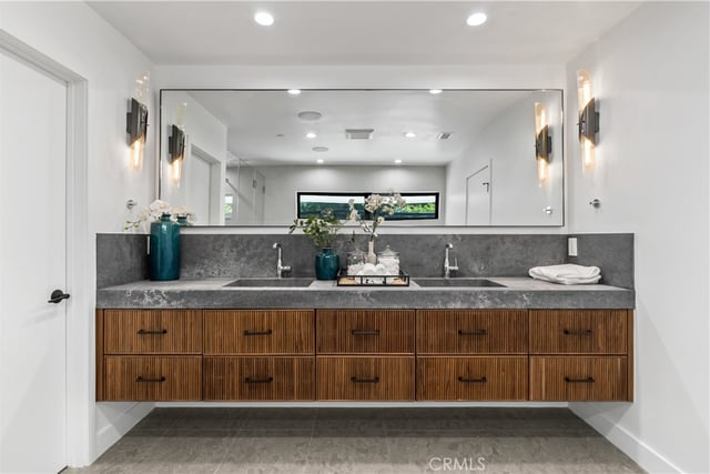 16105 Clear Oak Drive, Encino, CA 91436 — photo 18 of 44