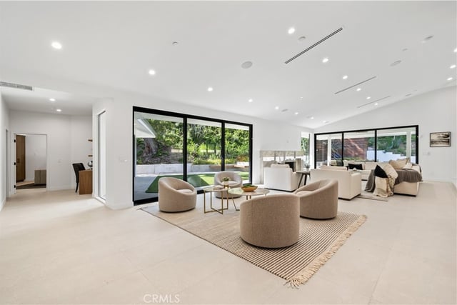 16105 Clear Oak Drive, Encino, CA 91436 — photo 26 of 44