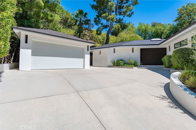 16105 Clear Oak Drive, Encino, CA 91436 — photo 42 of 44