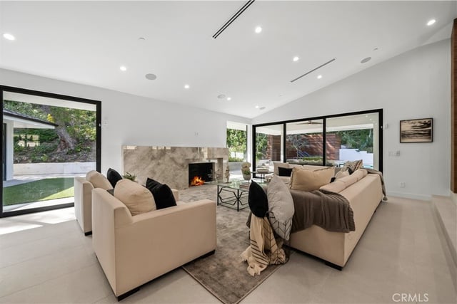 16105 Clear Oak Drive, Encino, CA 91436 — photo 5 of 44