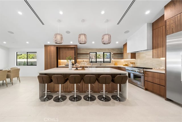 16105 Clear Oak Drive, Encino, CA 91436 — photo 9 of 44