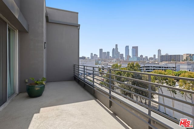 825 E 4th Street 503, Los Angeles, CA 90013 — photo 14 of 23