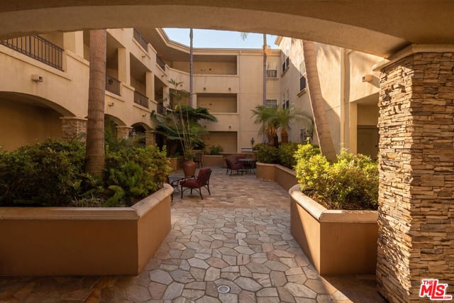 4237 Longridge Avenue 203, Studio City, CA 91604 — photo 13 of 14