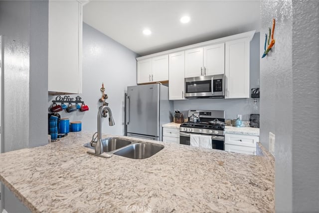 158 Maegan 7, Thousand Oaks, CA 91362 — photo 14 of 33