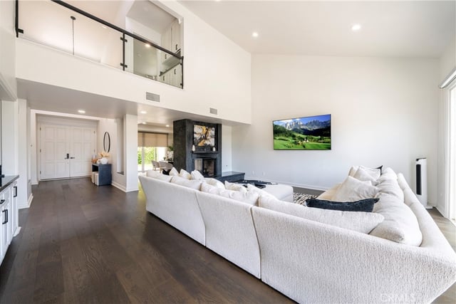 24408 Voltara Court, Calabasas, CA 91302 — photo 6 of 35