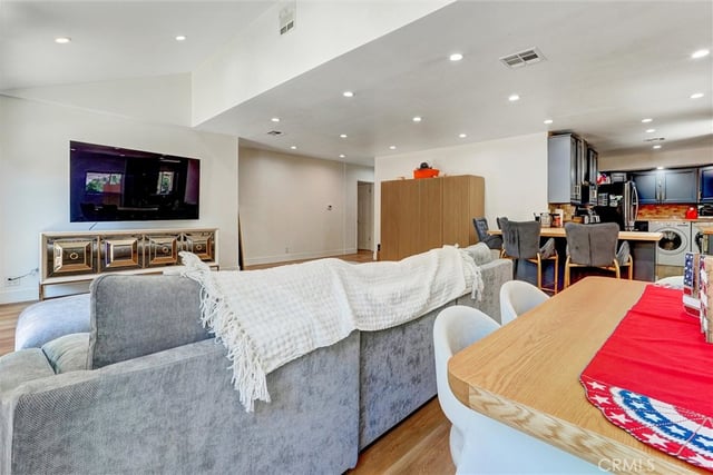 20355 Mobile, Winnetka, CA 91306 — photo 13 of 42