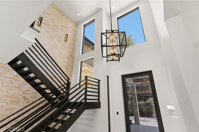 5334 Encino Avenue, Encino, CA 91316 — photo 8 of 57