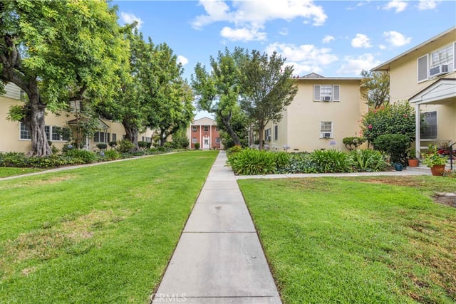 527 E Maple, Glendale, CA 91205 — photo 3 of 48