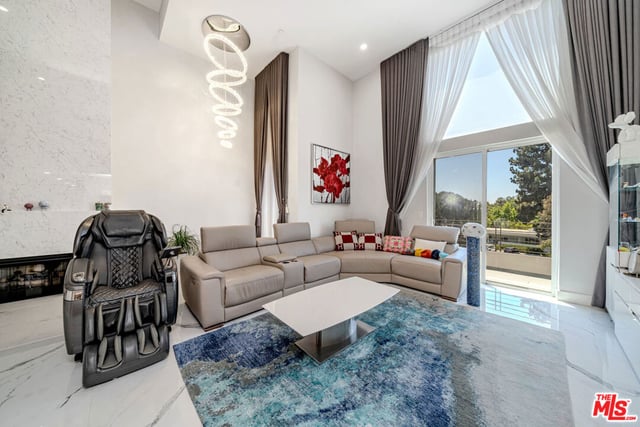 4925 Wilshire Boulevard 302, Los Angeles, CA 90010 — photo 13 of 44