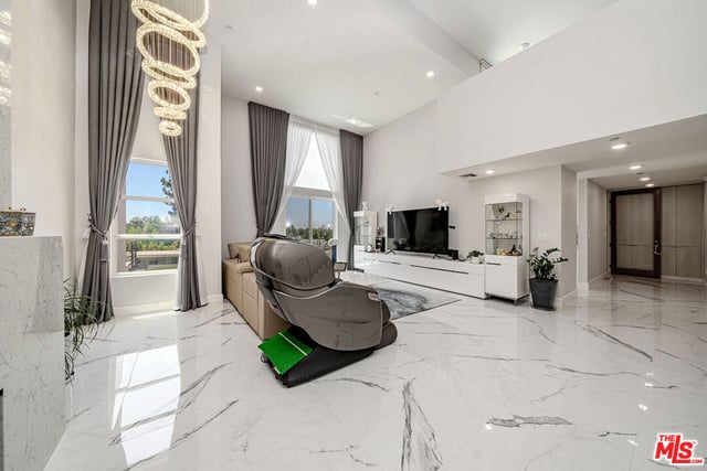 4925 Wilshire Boulevard 302, Los Angeles, CA 90010 — photo 14 of 44