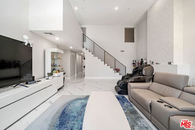 4925 Wilshire Boulevard 302, Los Angeles, CA 90010 — photo 15 of 44