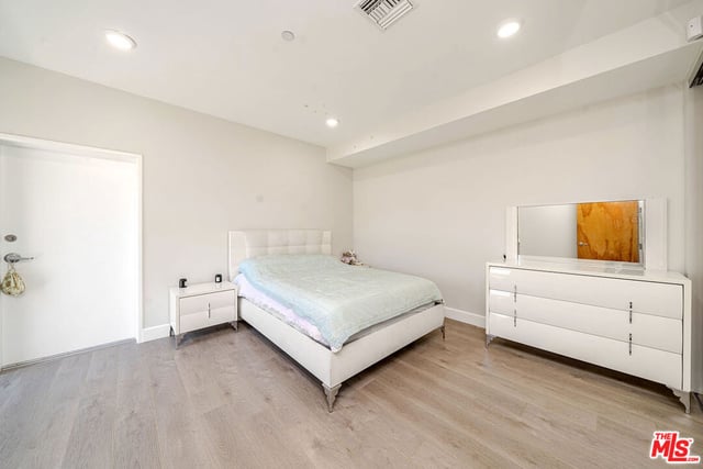 4925 Wilshire Boulevard 302, Los Angeles, CA 90010 — photo 25 of 44