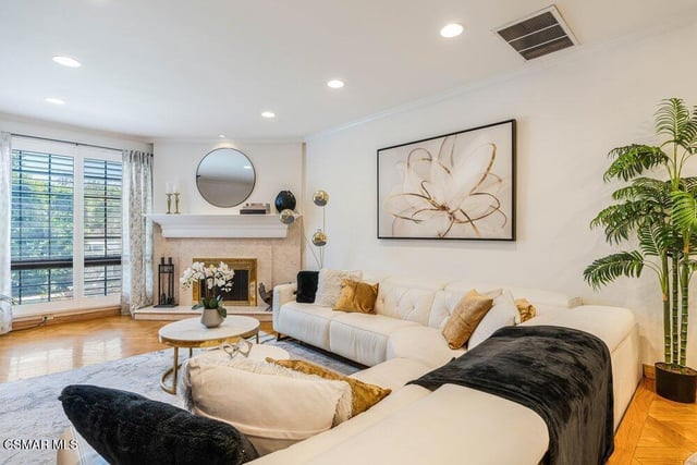 18102 Burbank Boulevard 29, Tarzana, CA 91356 — photo 13 of 24