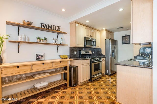 18102 Burbank Boulevard 29, Tarzana, CA 91356 — photo 19 of 24