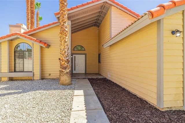 1544 E Norberry, Lancaster, CA 93535 — photo 4 of 33
