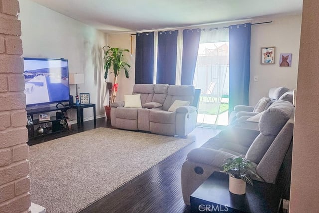 1046 W Holguin, Lancaster, CA 93534 — photo 3 of 18