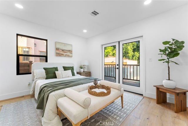 5334 Hillcrest Drive, Los Angeles, CA 90043 — photo 17 of 37