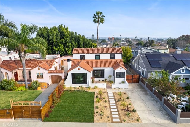 5334 Hillcrest Drive, Los Angeles, CA 90043 — photo 2 of 37
