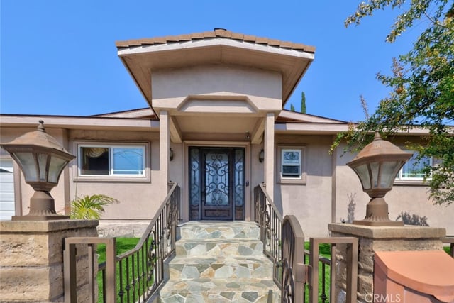6415 Varna Avenue, Van Nuys, CA 91401 — photo 2 of 57