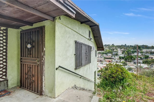 4722 Topaz, Los Angeles, CA 90032 — photo 6 of 32