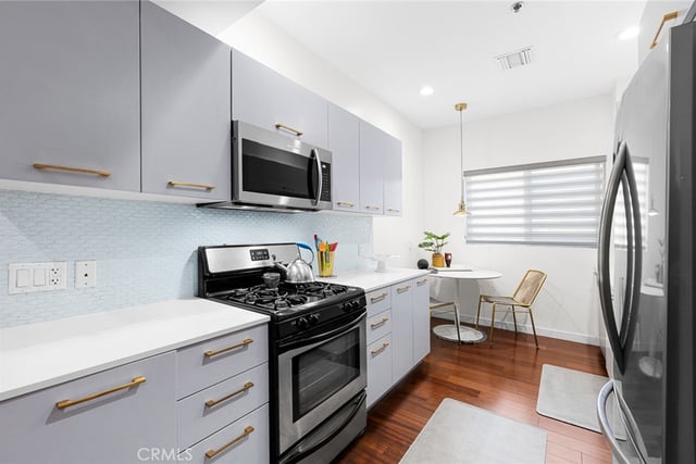5016 Bakman 404, North Hollywood, CA 91601 — photo 5 of 27