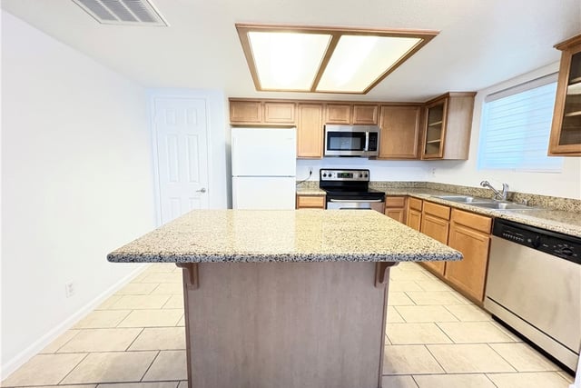 3448 Hathaway 143, Long Beach, CA 90815 — photo 10 of 23