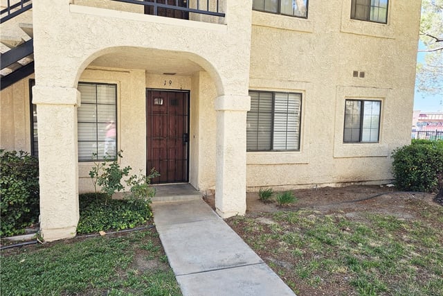2554 Olive Drive 19, Palmdale, CA 93550 — photo 2 of 24