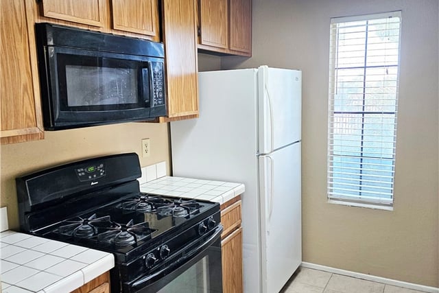 2554 Olive Drive 19, Palmdale, CA 93550 — photo 8 of 24